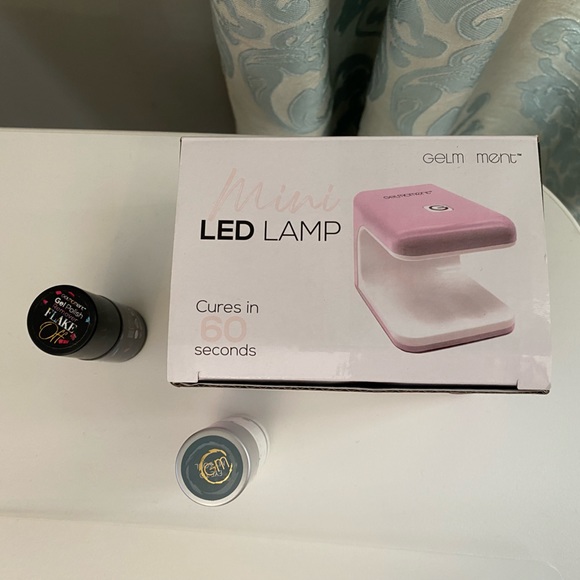 Gelmoment set: mini led lamp, gel polish and gel remover - Picture 2 of 5